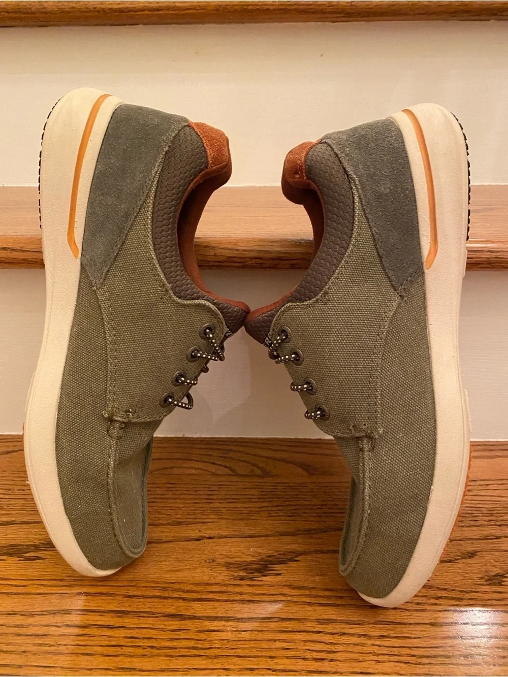 Skechers Men’s 10 Olive w/Brown Canvas Slip-On Lace-Up Sneakers Excellent Cond.